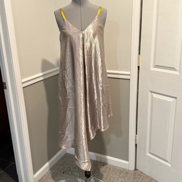 ANTHROPOLOGIE FLORET WOMEN SLIP DRESS X-S SILVER SATIN ASYMMETRICAL SLEEVELESS - Picture 9 of 9